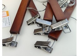 Прищіпка джинсова з дерев`яною, лакованою планкой на 31 см.(коричнева)